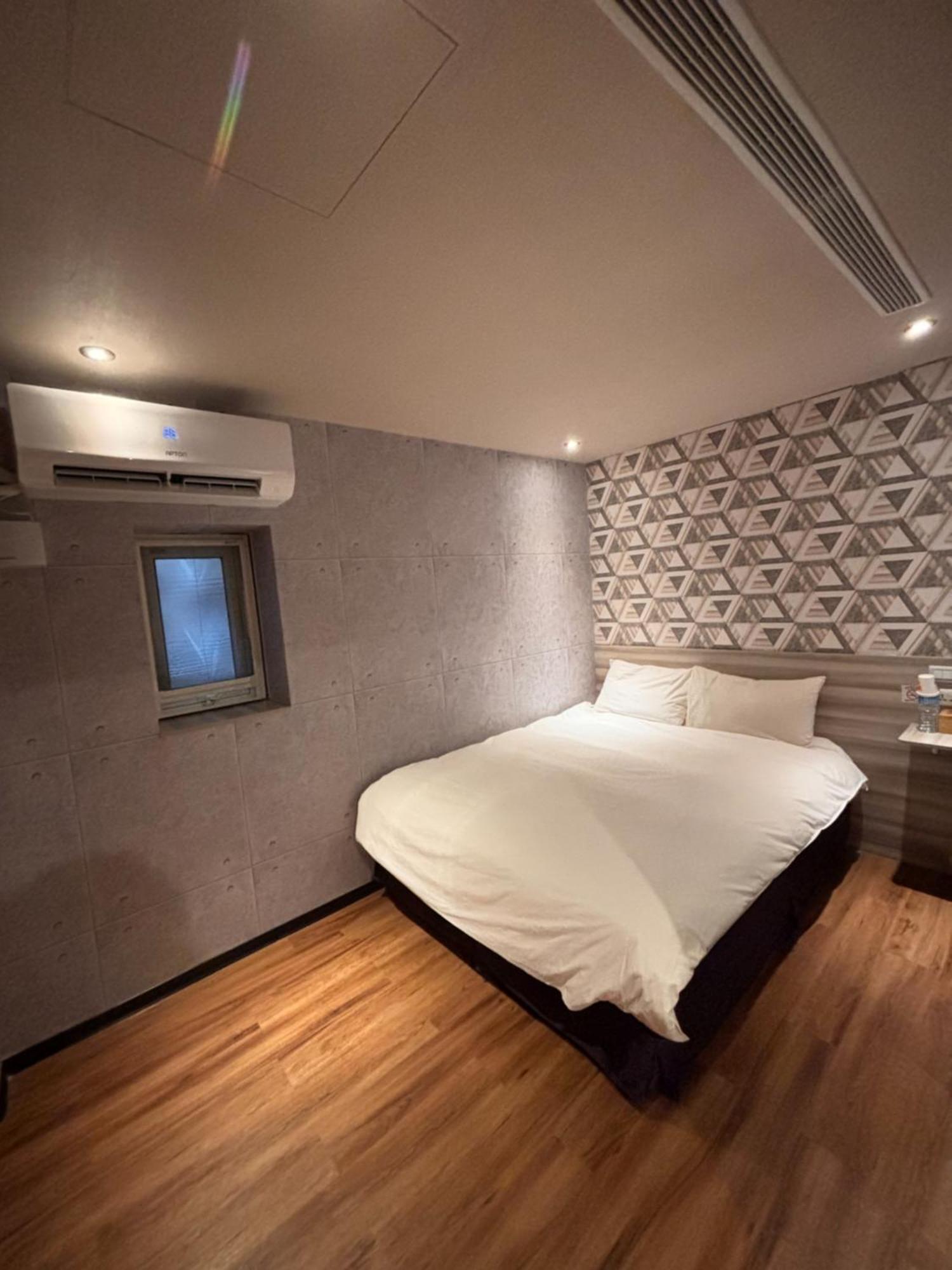 Smile Comma Bed & Breakfast Тайпей Екстериор снимка